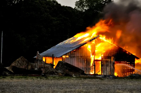 Пожар в доме — стоковое фото