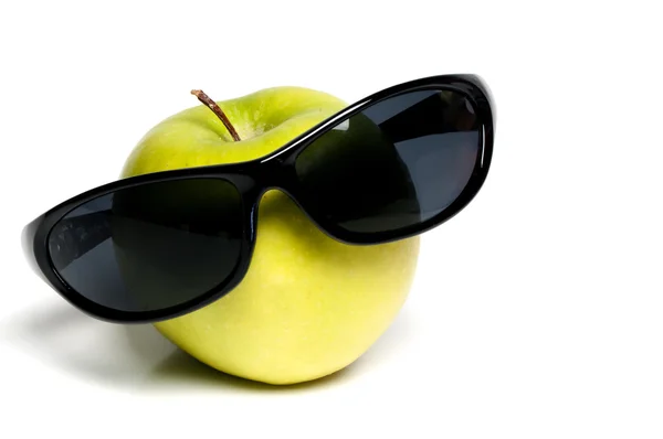 Granny Smith Apple avec des lunettes de soleil — Photo