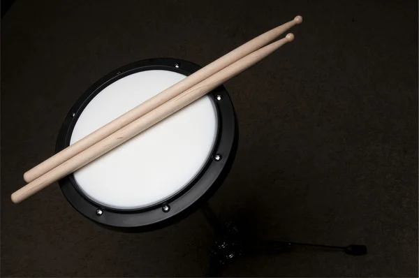 Практика барабана майданчик — стокове фото