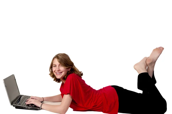 Adolescente usando laptop — Fotografia de Stock