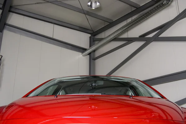 Garagem de carro vermelho — Fotografia de Stock