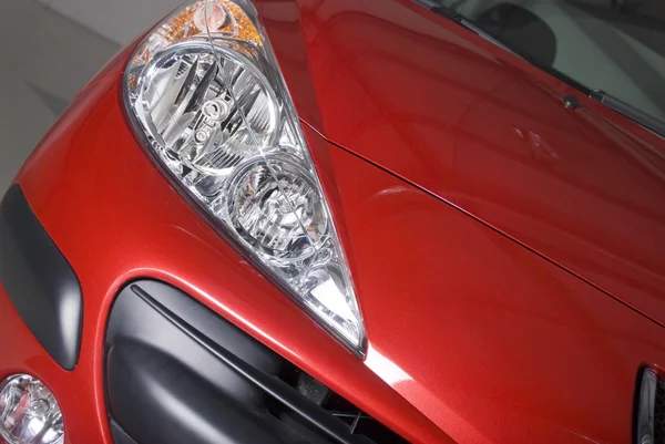 Cahaya Depan Mobil Merah — Stok Foto