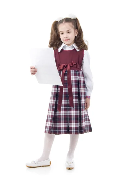 Маленькая школьница с бумажкой — стоковое фото