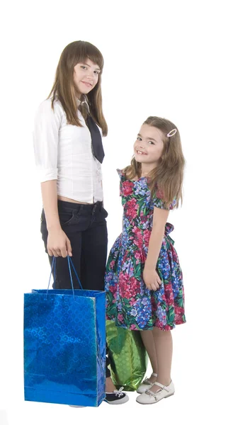 Meisjes met shopping tassen. — Stockfoto