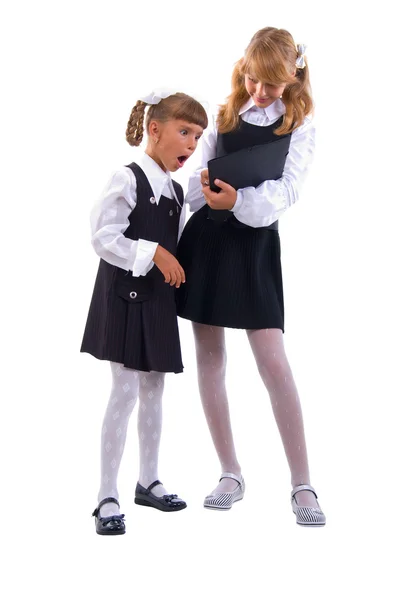 Verrassing schoolmeisjes duo. — Stockfoto