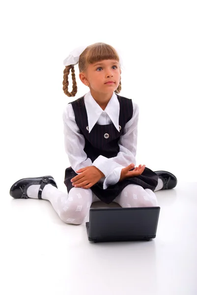 École fille avec ordinateur portable — Photo