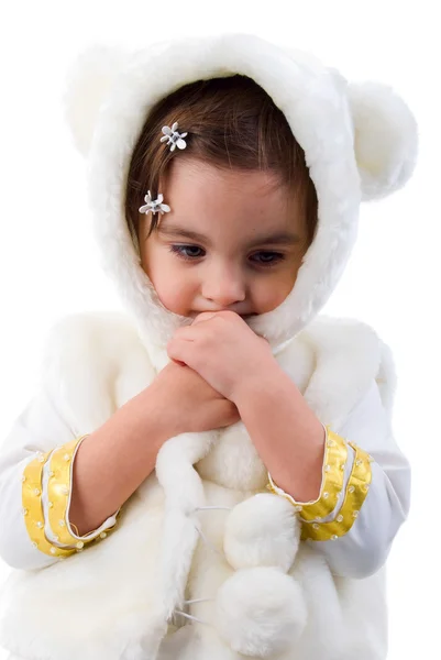 白い毛皮の小さな女の子の肖像画. — ストック写真