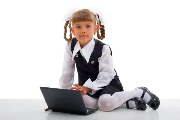 앉아있는 여 학생 및 노트북. — 스톡 사진