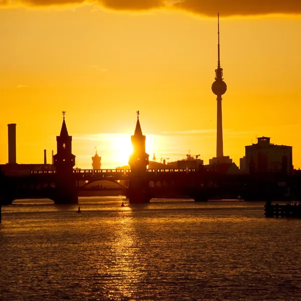 Oberbaumbruecke Berlijn zonsondergang — Stockfoto