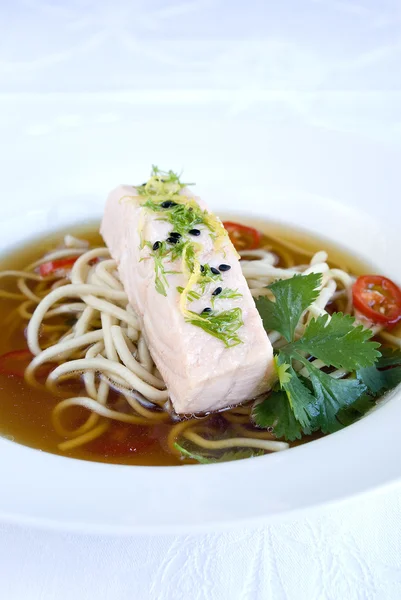 Sopa de salmão oriental — Fotografia de Stock