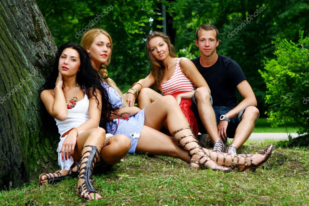 Group of teenagers boys and girls — Stock Photo © yekophotostudio 3803145