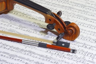 Violin head and bow clipart