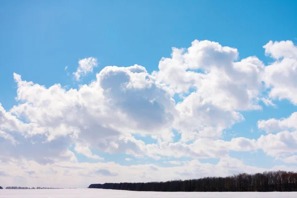 Sky with cumulus clouds over field — Stock Photo, Image