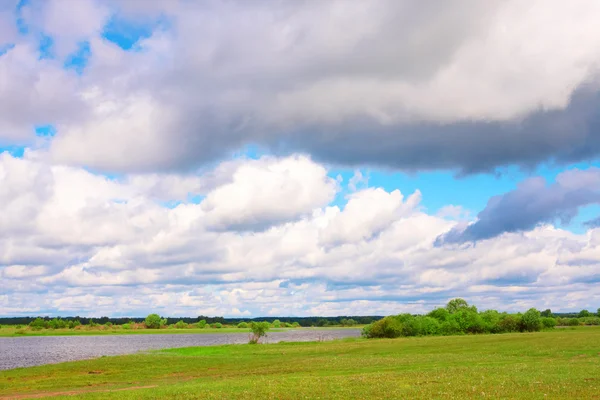 Cloudy sky over the field — Stock Photo, Image