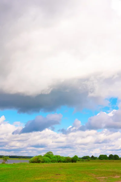 Cloudy sky over the field — Stock Photo, Image