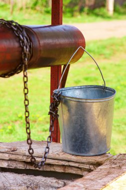 Empty pail, chain and well pulley clipart