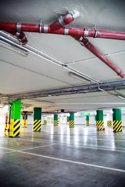 Parking garaje, interior subterráneo —  Fotos de Stock
