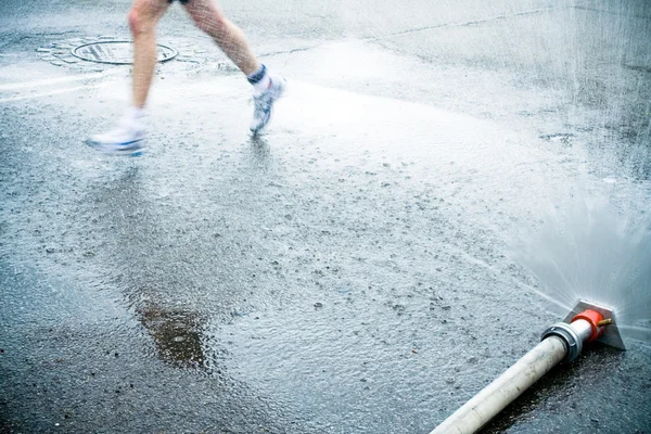 Maratoni futó, a város utca — Stock Fotó