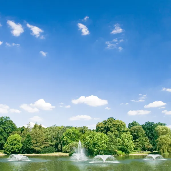 City park with fountains — Stock Photo, Image