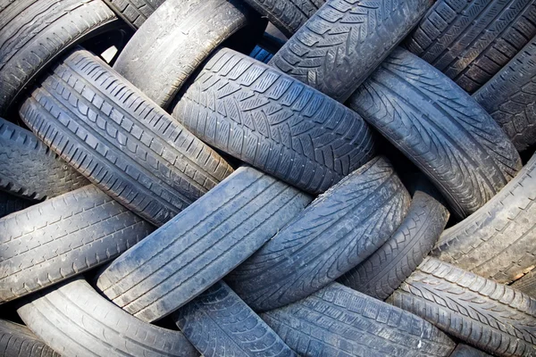 Recyclage des pneus décharge — Photo