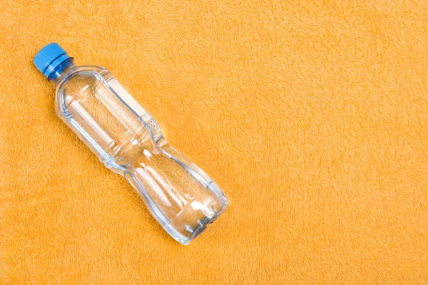 Wohlbefinden mit Wasser in der Flasche — Stockfoto