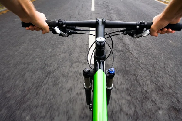 Ciclista de bicicleta, borrão de movimento — Fotografia de Stock