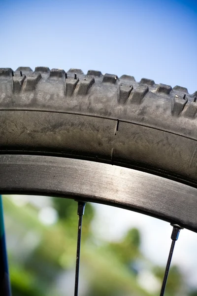 Деталь гірського велосипедного колеса — стокове фото