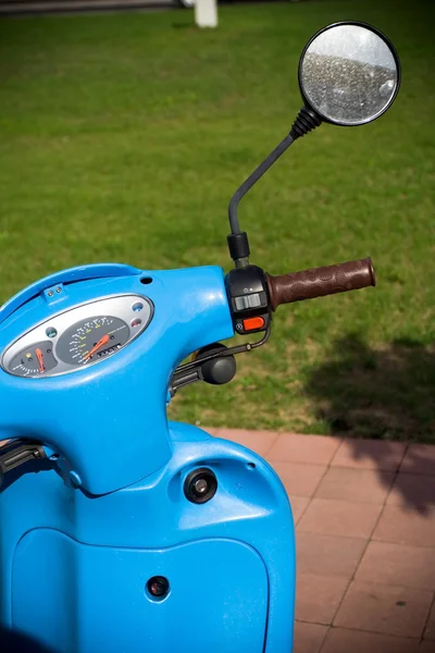 Retro stil scooter — Stockfoto