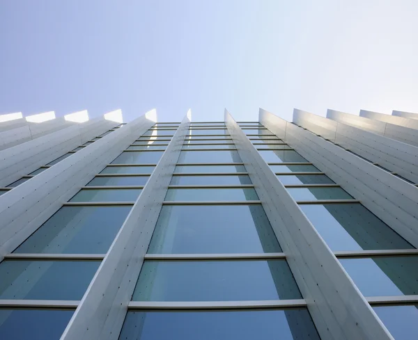 Exterior windows of modern commercial office building looking up — Stock Photo, Image
