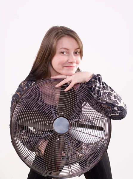 La ragazza con il ventilatore — Foto Stock