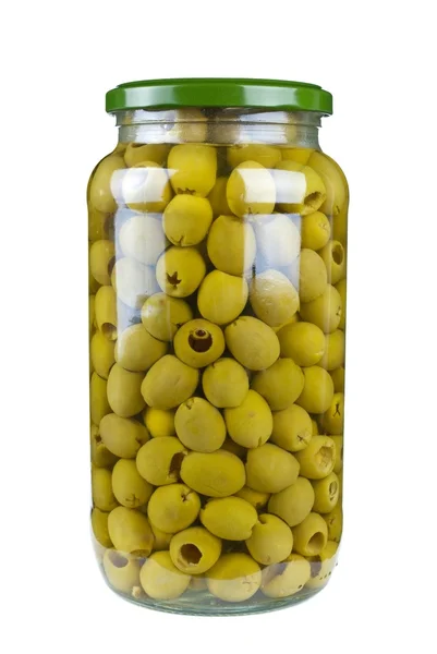 Стеклянная банка с зелеными оливками — стоковое фото