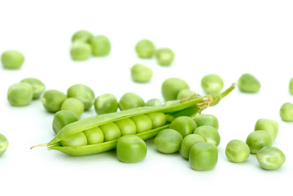 Cracked pod and peas — Stok fotoğraf