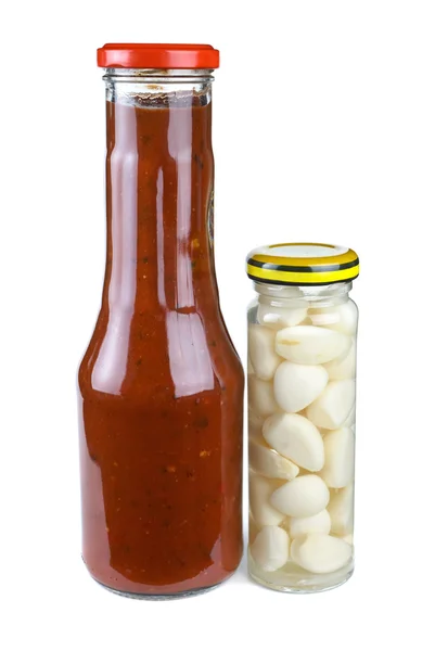 Butelki ketchupu i czosnek — Zdjęcie stockowe
