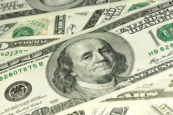 Close-up shot van 100 dollar bill. Ondiepe Dof — Stockfoto