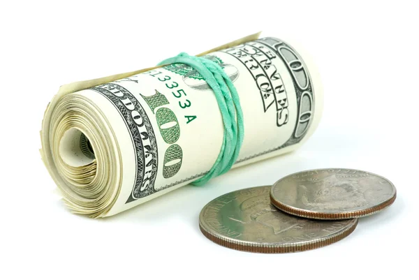 Warmgewalste 100 dollar biljetten en munten — Stockfoto