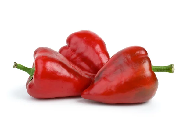 Trzy czerwone papryki słodkiej — Zdjęcie stockowe