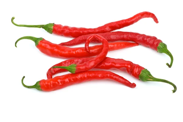 Některé dlouhou zakřivenou červené chilli papričky — Stock fotografie