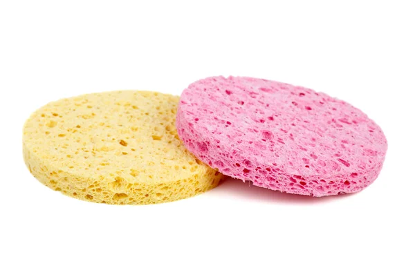 Esponjas cosméticas rosa e amarela — Fotografia de Stock