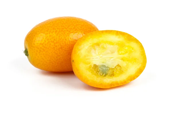 Whole and sliced kumquat fruits — Stock Photo, Image