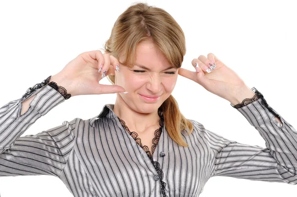 Mujer con sus manos cubriendo sus oídos — Foto de Stock