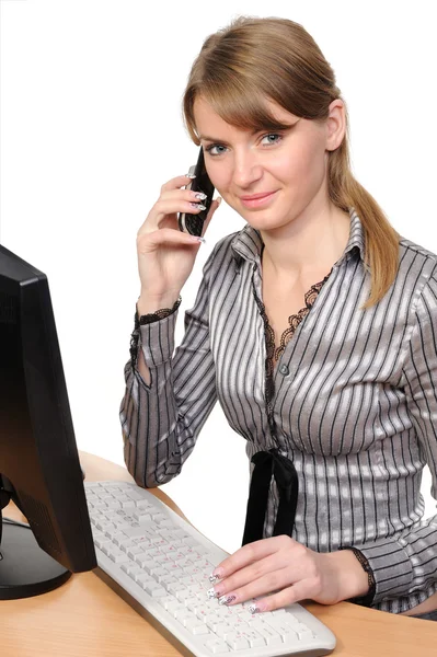 Retrato de mulher na frente de seu computador — Fotografia de Stock