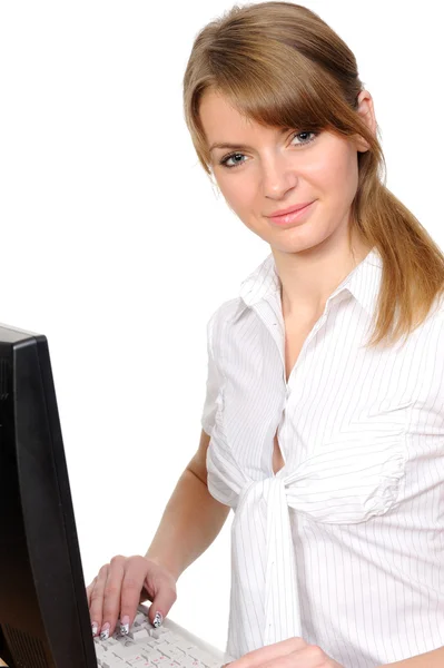 그녀의 컴퓨터 앞에서 여자 초상화 — 스톡 사진