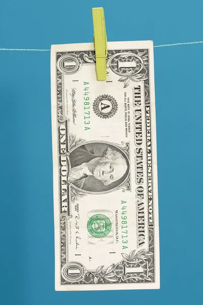 Um dólar pendurado no varal — Fotografia de Stock