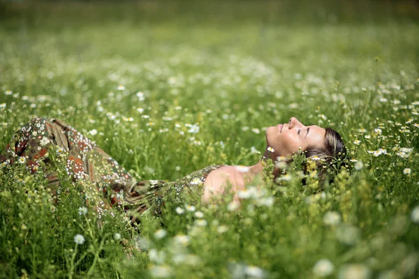 Relaxe no prado — Fotografia de Stock
