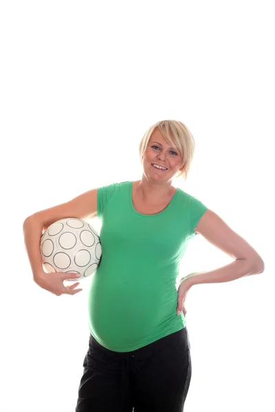 Mujer embarazada con bola de fotball Imágenes de stock libres de derechos