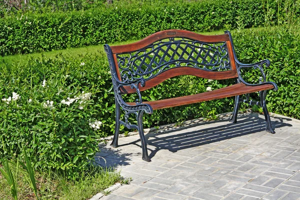 Zahradní lavička — Stock fotografie