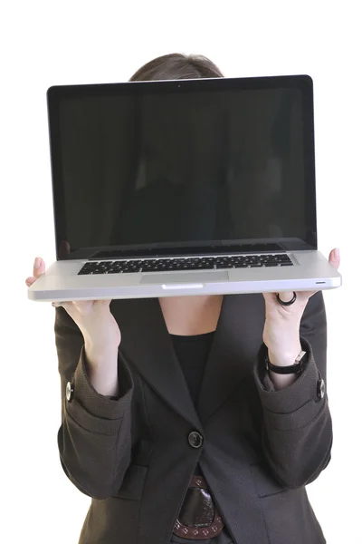 在笔记本电脑上工作的女商人 — 图库照片