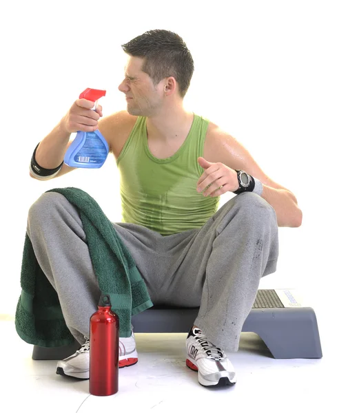 Sportler entspannt und trinkt Wasser — Stockfoto