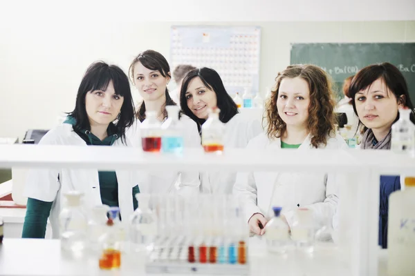 Gruppen i lab — Stockfoto