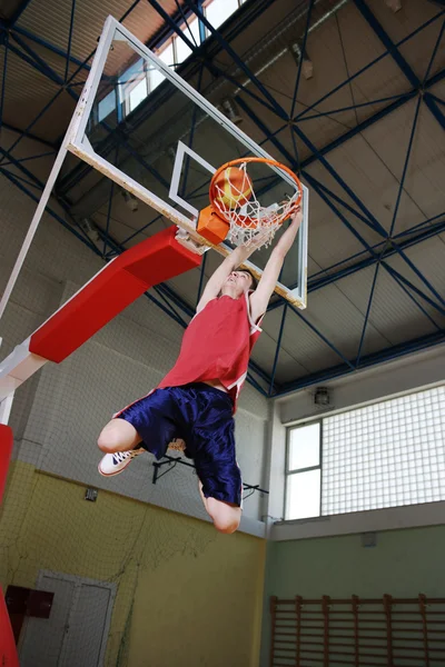 Salto de baloncesto — Foto de Stock
